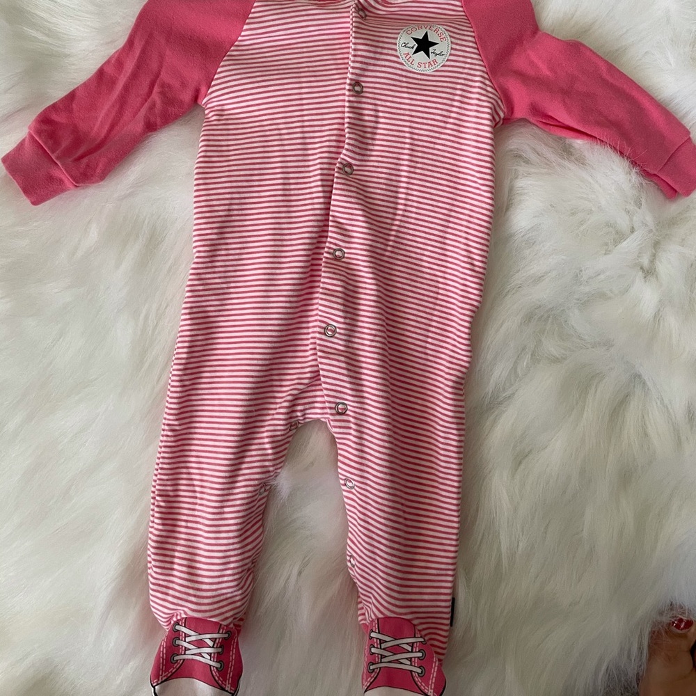 Converse onesie size 6 months